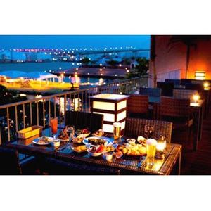 大阪府のホテルで夜景と海を見下ろす飲み放題ビュッフェ! 串カツも食べ放題