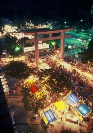 約1,000個の灯籠と花火がコラボ! 鹿児島県・照国神社で「六月灯」開催