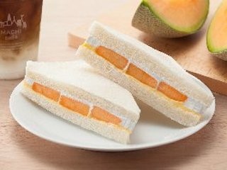 ローソン、旬の夕張メロンを使用した冷たいベーカリー&スイーツ3品を発売