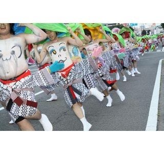 日本の中心でへそを出す 群馬県渋川市で 日本のまんなか渋川へそ祭り マイナビニュース