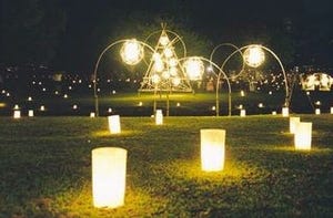 奈良県・奈良公園を灯篭が埋め尽くす「なら燈花祭」開催