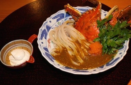 東京都杉並区 さぬきや で 8月限定 渡り蟹の冷やしカレーうどん 発売 マイナビニュース