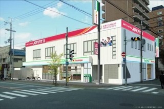 ファミリーマート、コンビニとスーパーの一体型店舗を大阪・淀川区に開店