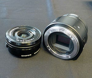 レンズなしでも"レンズスタイルカメラ" - ソニー、Eマウント対応の「QX1」