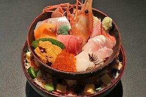 東京都・築地で二段盛りの海鮮丼「築地場外丼」を食べてきた!