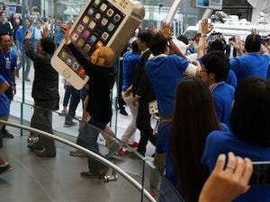 iPhone 6/6 Plus、9月19日午前8時から発売 - アップルストア表参道には1,000人以上の列