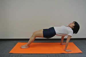 背面を引き締め、二の腕にも効く体幹トレーニング - 間違った筋トレを正す