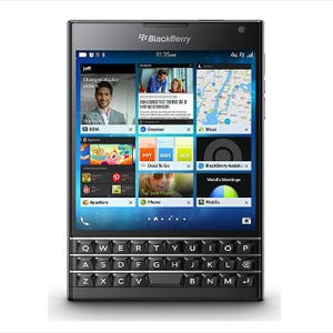 BlackBerry、異色の正方形スマホ「Passport」発表 - 物理キーボード付き