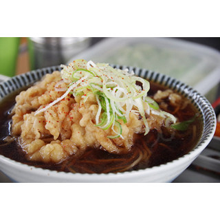 函館駅でしか食べられない北海道特有の立ち食いそばって? 海の幸を手軽に