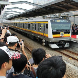 JR南武線E233系、最初の営業列車が川崎駅へ - 武蔵中原駅で出発セレモニー
