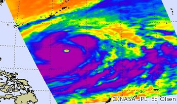 NASAが台風19号の衛星写真を公開 , 中心付近に強い雷雨