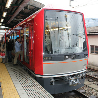 箱根登山鉄道3000形「アレグラ号」2015年ローレル賞 - 斬新なデザイン 