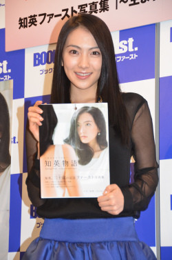 元KARAの知英(ジヨン)、初写真集をメンバーにアピール「ビックリすると