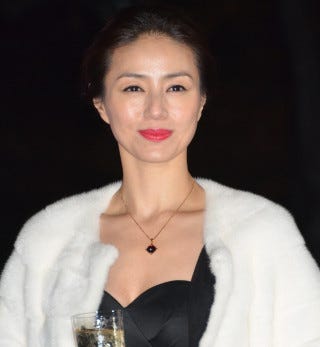 井川遥 胸元セクシーなドレスで点灯式 大人っぽくて良いですね マイナビニュース