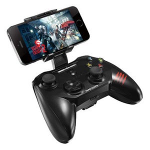 マッドキャッツ、MFi認証を取得したiPhone/iPad向けゲームパッド2モデル