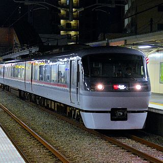 西武鉄道、池袋線・新宿線・拝島線で12月の夜間に臨時特急レッドアロー運行
