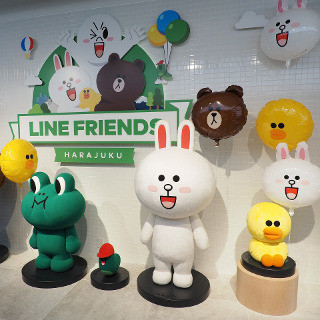 【レポート】「LINE FRIENDS STORE」が13日、原宿にオープン - 39万円のスワロフスキー製フィギュアなどLINE公式グッズを販売