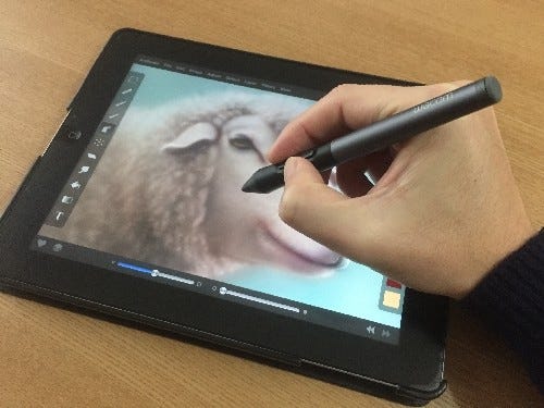 Ipad画家 山岡セイコウが15年の干支を 超リアル に描き初め Intuos Creative Stylus 2 マイナビニュース