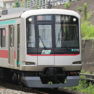 東急電鉄、ホームドアを64駅に設置 - 田園都市線5000系6ドア車は4ドア車に