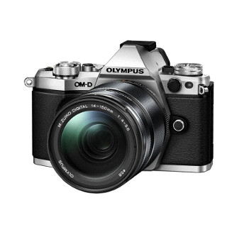 オリンパス、「OM-D E-M5 MarkII」購入者にストラップなどプレゼント