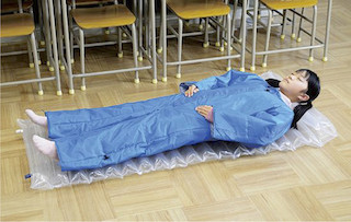 人型の寝袋「着る布団&エアーマット」に、子供・小柄な人向けサイズ登場