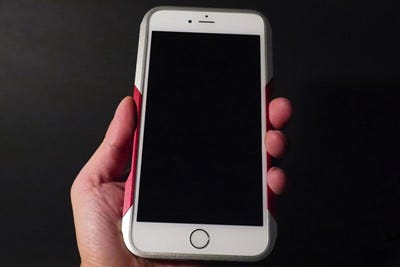 Iphoneケースに潜む意外な落とし穴 Dゾーンを守りぬく堅牢仕上げのウルスgravityのアルミバンパー マイナビニュース