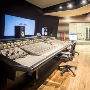 Red Bullが世界で運営するプロ仕様のレコーディング・スタジオ、都内に登場