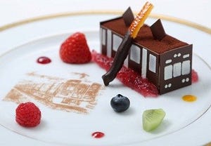 阪急電車がケーキになった! 宝塚ホテルに89周年記念ブライダルコース登場