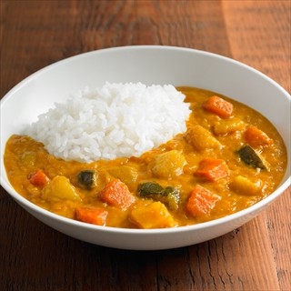 無印良品「素材を生かしたカレー」に、国産りんごのカレーなど2商品が登場