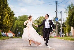 驚きの出会いから結婚に至ったカップル コミケで意気投合 突然の雨 マイナビニュース