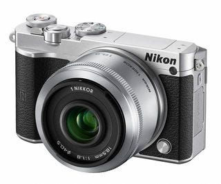 ニコン 本田翼さんを起用した Nikon 1 J5 スペシャルムービーを公開 マイナビニュース