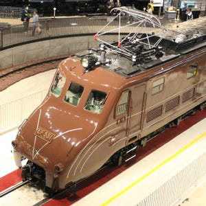 鉄道博物館にEF55形式電気機関車"ムーミン"登場! 転車台に展示 - 写真52枚