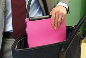 個性派ピンクで男性も自己主張! 3万円台の実力派モバイル「LuvBook C」シリーズ