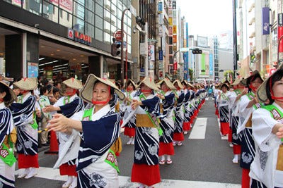 東京都 渋谷道玄坂で約2 400人が踊る 飛び入りも歓迎の 鹿児島おはら祭 マイナビニュース