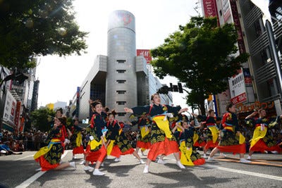 東京都 渋谷道玄坂で約2 400人が踊る 飛び入りも歓迎の 鹿児島おはら祭 マイナビニュース