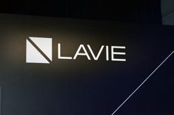 武井咲が早着替え披露 新生 Lavie を表現 Nec新ロゴ発表会 マイナビニュース