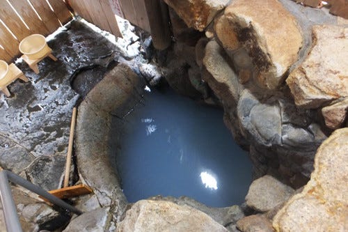 世界遺産の温泉は青かった 世界遺産唯一の公衆浴場は和歌山県の山奥にある マイナビニュース