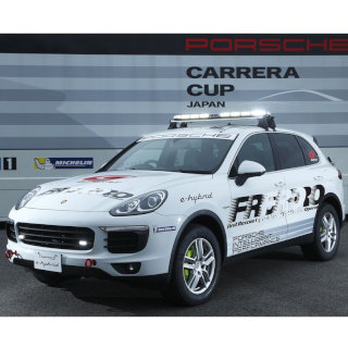 ポルシェ"カイエン S E-ハイブリッド"ドライバーレスキュー車両として提供