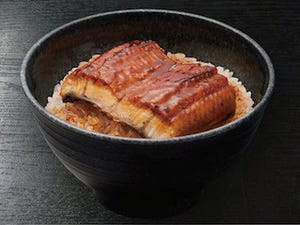 無添くら寿司、肉厚うなぎ使用の「7種の魚介だれ すしやのうな丼」など発売