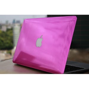 Macbookの着せ替えサービス - ボディがピンクの鏡面仕上げに