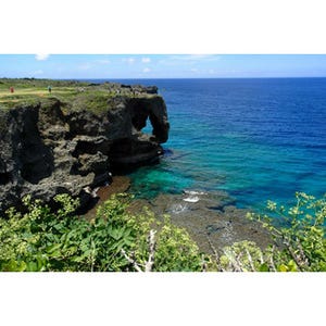 これが沖縄の真骨頂! 悠久の時が生んだ絶景岬は究極のオキナワンブルー