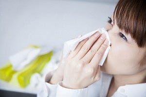 鼻水やくしゃみが止まらないときに疑いたい通年性アレルギー性鼻炎って?