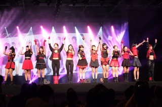 日本のご当地アイドルたちがパリに集結! はるな愛も"エアあやや"で応援