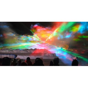 神奈川県の夜空に巨大で幻想的なオーロラが! 首都圏初のオーロラショー開催