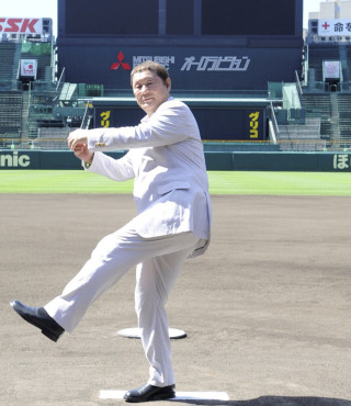 ビートたけし、甲子園のマウンドに立ち「自分をほめてやりたい」