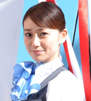 大島優子、ロマンスカーのアテンダント制服に笑顔「背筋がシャキッと」