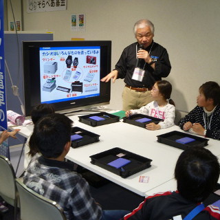 カシオ、「樫尾俊雄発明記念館」にて夏休みの自由研究に役立つ特別展示