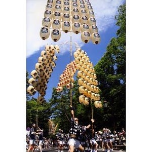 秋田県で東北3大祭り「秋田竿燈まつり」開催! ご当地グルメフェスも