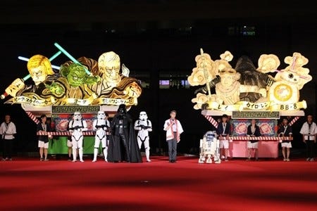 スター ウォーズねぶた 前夜祭でお披露目 4台目は フォースの覚醒 デザイン マイナビニュース