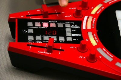 電子楽器? DJ機器? カシオが提案する新たな楽器「トラックフォーマー